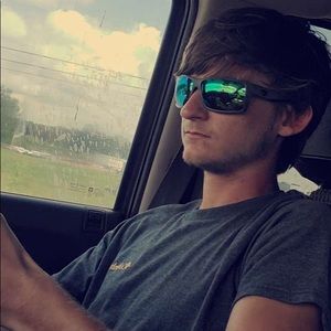 Hi my name is Taylor! Trying to get into the posh game.